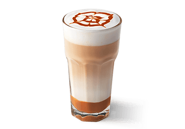 Taza de café capuccino con licor