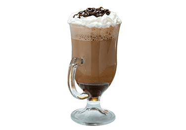 Taza de café mocaccino con licor